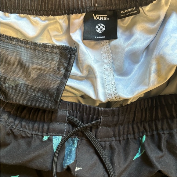 Vans shorts - Picture 3 of 3